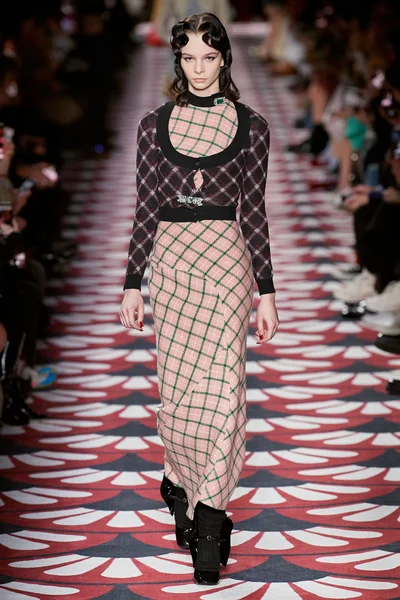 Look 30